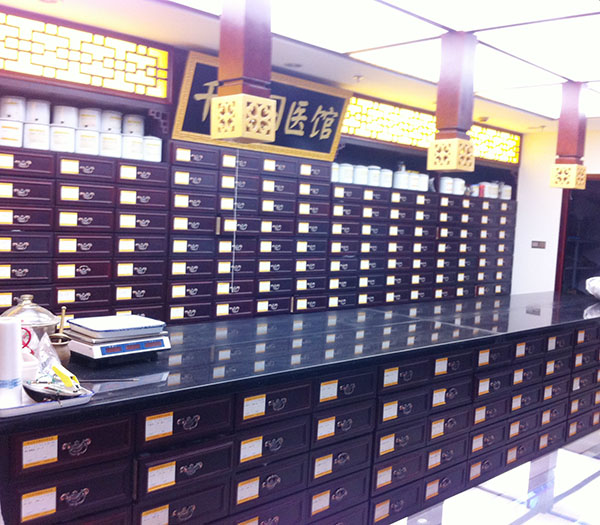 西藏中药店货架